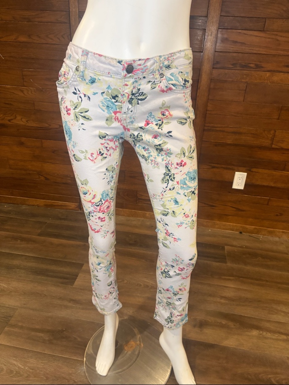 Jessica Simpson Pastel Floral Cropped Pants